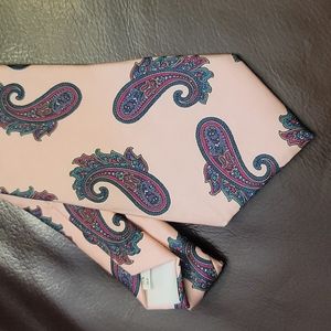 Oscar de la Renta  Vintage Pink Paisley Neck Tie